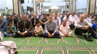 محافظ أسوان يؤدى صلاة عيد الأضحى المبارك  بمسجد منصور حمادة