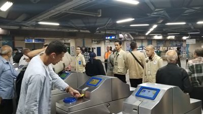 وزير النقل يتابع انتظام العمل بمرافق النقل والمواصلات.. ويوجه بتواجد المسؤولين داخل المحطات