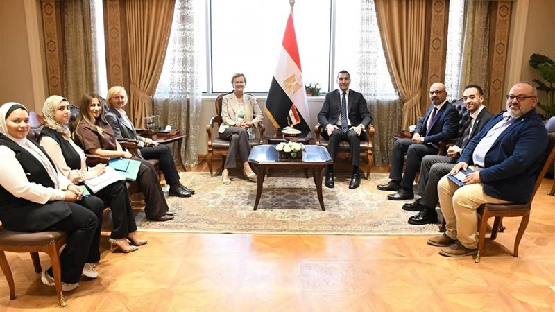اللقاء 