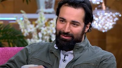 أحمد حاتم يعلن إصابته في القدم بعد أداء مناسك الحج