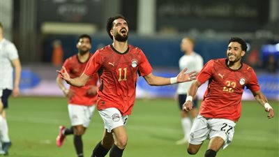  جوهر نبيل يلتقي لاعبو المنتخب ويؤكد ثقته في قدرتهم على تشريف الكرة المصرية بالمونديال
