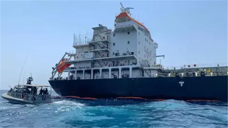 ناقلة نفط قرب مضيق هرمز