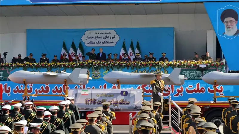 عرض عسكري سابق في طهران 