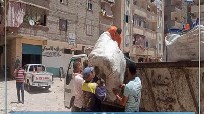 حملات مكبرة لمداهمة بؤر فرز القمامة وضبط النباشين بالإسكندرية