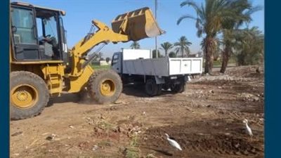 محافظ قنا يوجه بتكثيف حملات النظافة ورفع 64 طن مخلفات بمركز الوقف