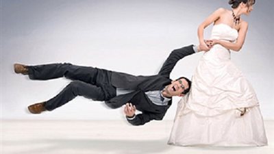 خبيرة ذكاء عاطفي تفكك لغز هروب فتيات الثلاثين من قفص الزواج