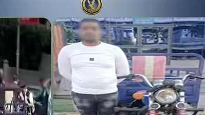 ضبط قائد تروسيكل صدم فرد مرور أثناء محاولته الهرب في الإسكندرية