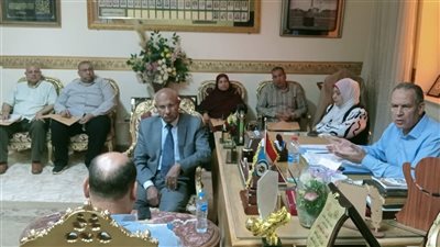 مدير تعليم أسيوط يناقش ضوابط لجان تقدير الدرجات لامتحانات الشهادة الاعدادية