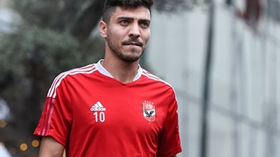 الأهلي يبلغ محمد شريف بالرحيل في الصيف.. ويتمسك باستمرار تريزيجيه