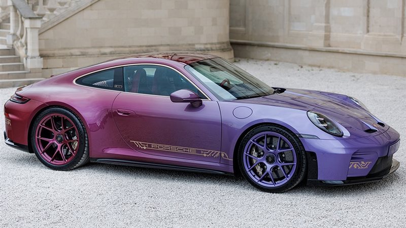 بورش تكشف واحدة من أجمل سيارات 911 GT3 Touring 