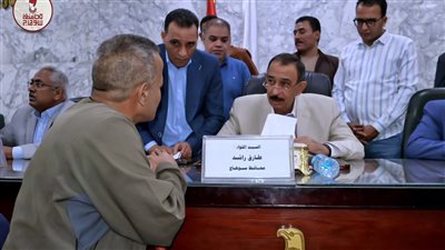 محافظ سوهاج يستمع لشكاوى المواطنين ويوجه بسرعة دراستها وحلها
