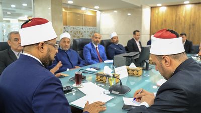 أمين البحوث الإسلاميَّة يجتمع برؤساء الإدارات المركزيَّة ومديري العموم لمتابعة خطط العمل 