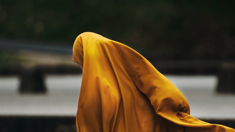 حكم صلاة المرأة بالنقاب 