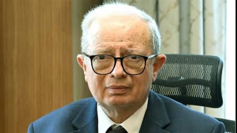 الدكتور حسين عيسى