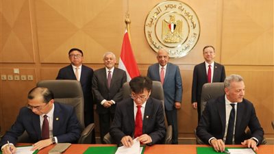 توقيع اتفاقيتين لإقامة محطتين منفصلتين لتخزين الطاقة بنظام البطاريات سعة 1500 ميجاوات ساعة