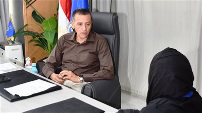 محافظ أسوان يوجه بتلبية مطالب المواطنين وتوفير الدعم للأولى بالرعاية