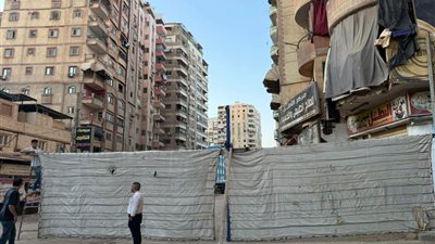 عقار مائل في كفر طهرمس بفيصل.. والجهات المعنية تتابع الموقف