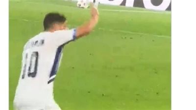جماهير ألبانيا تستقبل لاعبي المنتخب الإسرائيلي بالأحذية بودية المنتخبين