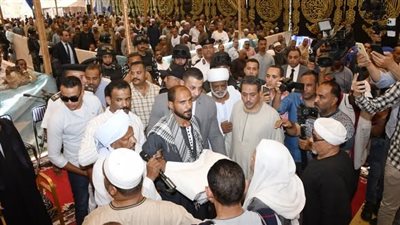 محافظ أسوان يشهد مراسم الصلح بين عائلتي آل عبد الناصر وعبد الحافظ|صور 