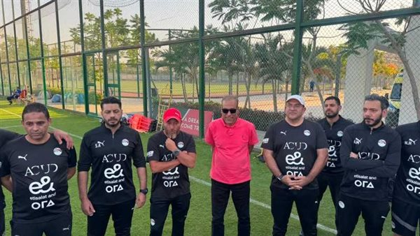 مصطفى عزام يجتمع بمنتخب الشباب