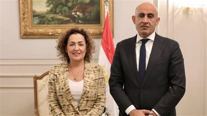 اللقاء