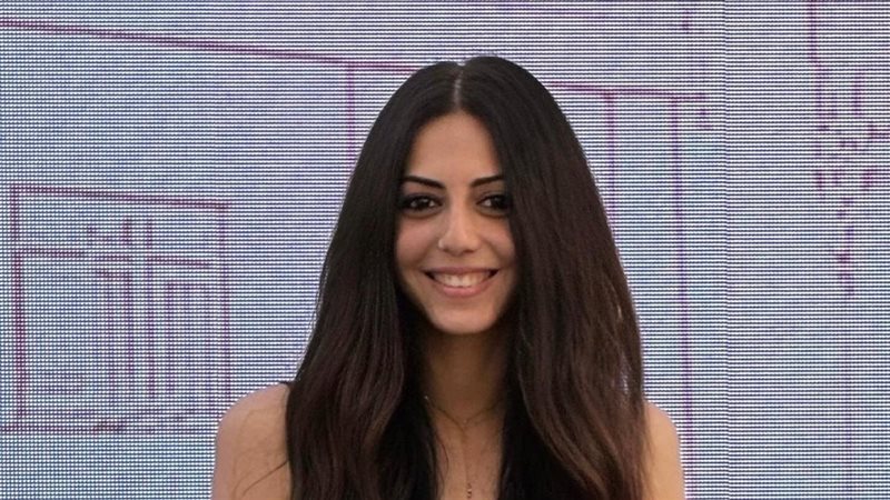 خلود حسنى