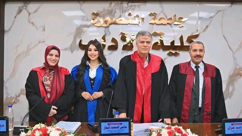 رينال عويضة تنال دكتوراه الإعلام عن تأثير الإعلانات الرقمية 