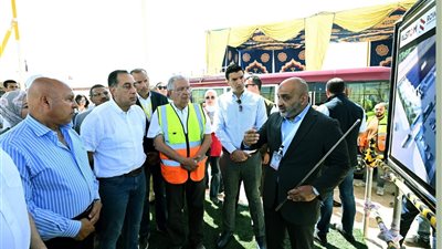 رئيس الوزراء يفتتح المرحلة الأولى لمجمع الغرابلي الصناعي ببرج العرب