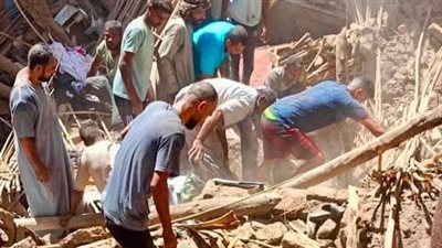 إصابة 5 أشخاص إثر انهيار منزل بنجع الطويل بالطود في جنوب الأقصر