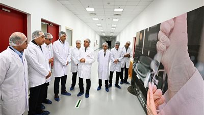 رئيس الوزراء يتفقد مصنع جلوبال أدفانسد للأدوية
