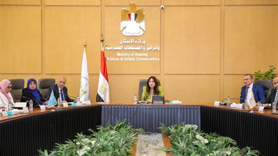 وزيرة الإسكان تتابع موقف مشروعات مياه الشرب والصرف الصحي بمحافظة القليوبية والعبور