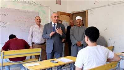 محافظ الإسماعيلية يتفقد لجان امتحانات الشهادتين الإعدادية والثانوية الأزهرية 