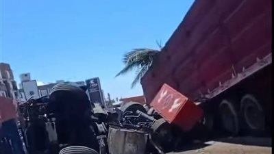 كارثة أمام «دار مصر 1».. نقل يحول طريق دمياط الجديدة إلى مأساة