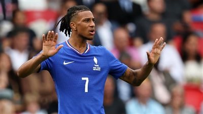 أوليسي يدخل قائمة تاريخية مع منتخب فرنسا بعد هاتريك أيرلندا الشمالية