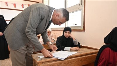 محافظ جنوب سيناء يتابع انتظام امتحانات الشهادة الإعدادية بمدرسة الزهور الإعدادية بنات