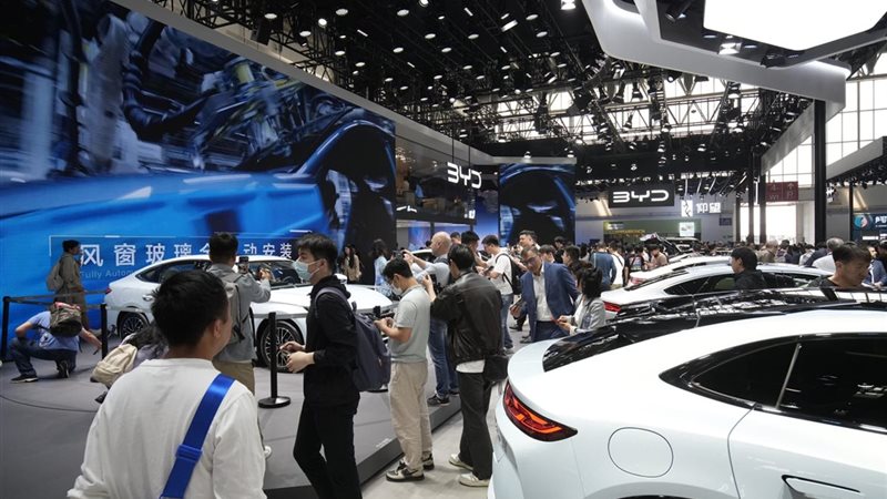 الصين تخفض توقعات سوق السيارات 2026 بعد تباطؤ المبيعات