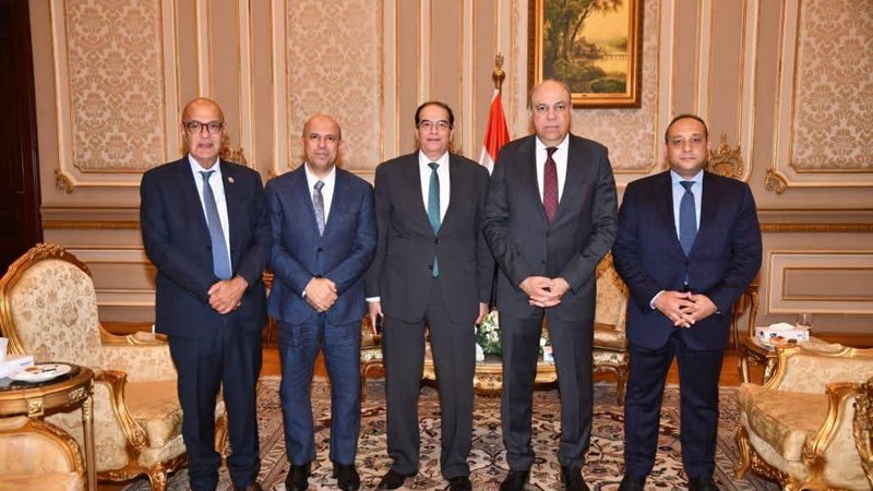 اللقاء 