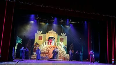بإقبال كبير.. الثقافة تقدم عرض 