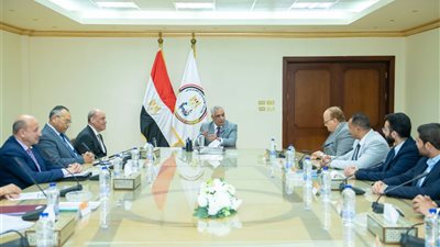 وزير الإنتاج الحربي يبحث مع وفد «هندسة الإسكندرية» توظيف الابتكارات البحثية بالصناعة