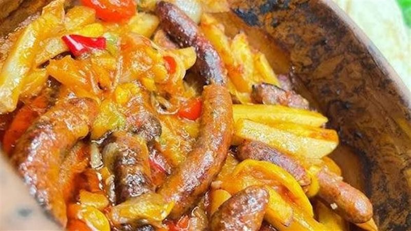 صينية السجق بالبطاطس والخضار 