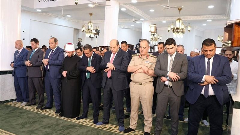 وزير الأوقاف خلال صلاة الجمعة 