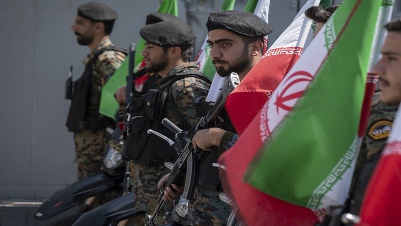 عناصر في الحرس الثوري