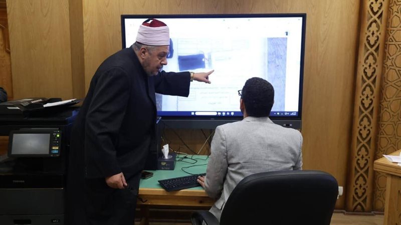 الشيخ أيمن عبد الغني يتابع الامتحانات 
