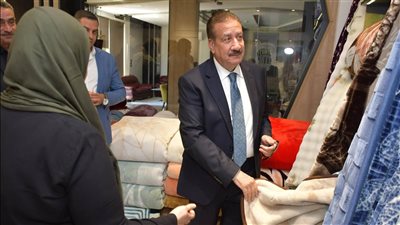 محافظ بورسعيد يتفقد مصنع إنتاج البطاطين بالمنطقة الصناعية ويشيد بجودة المنتج| صور 