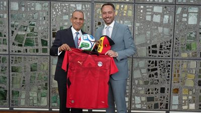 بادرة رياضية ودبلوماسية بين مصر وبلجيكا على هامش اجتماع الاتحاد الأوروبي
