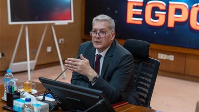  وزير البترول والثروة المعدنية يشيد بارتفاع إنتاج الزيت الخام