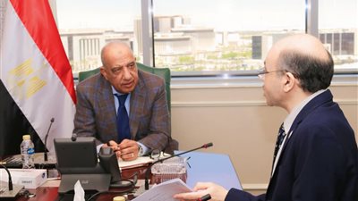 وزير الكهرباء يتابع خطة تعظيم الاستفادة من الخامات الأرضية والعناصر النادرة