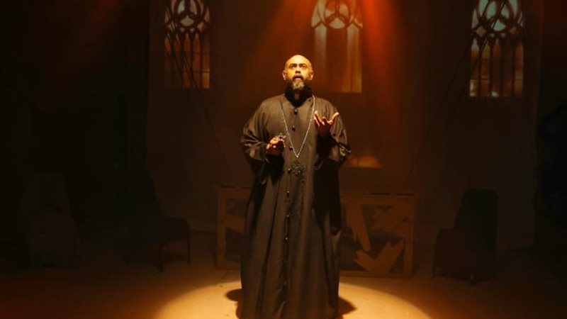 عرض مسرحي