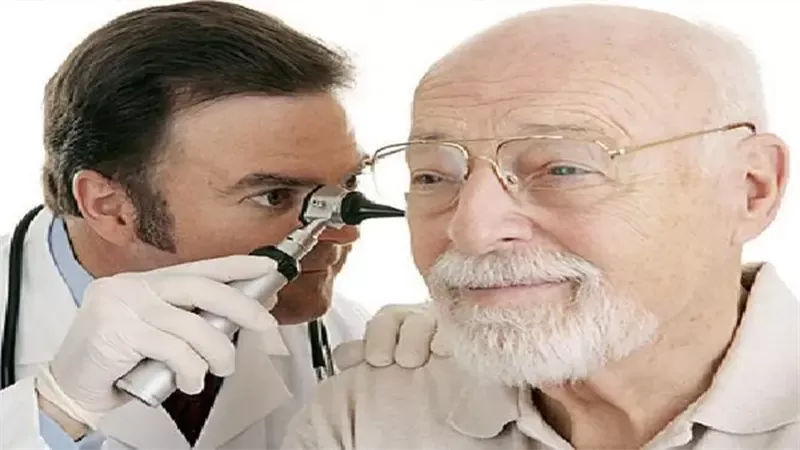 الكشف على السمع لكبار السن 