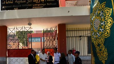 محافظ أسوان يتابع انطلاق ماراثون إمتحانات الثانوية العامة داخل لجنة المكفوفين